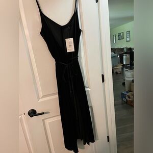 NWT black velvet spaghetti strap wrap dress.  Who what wear size large